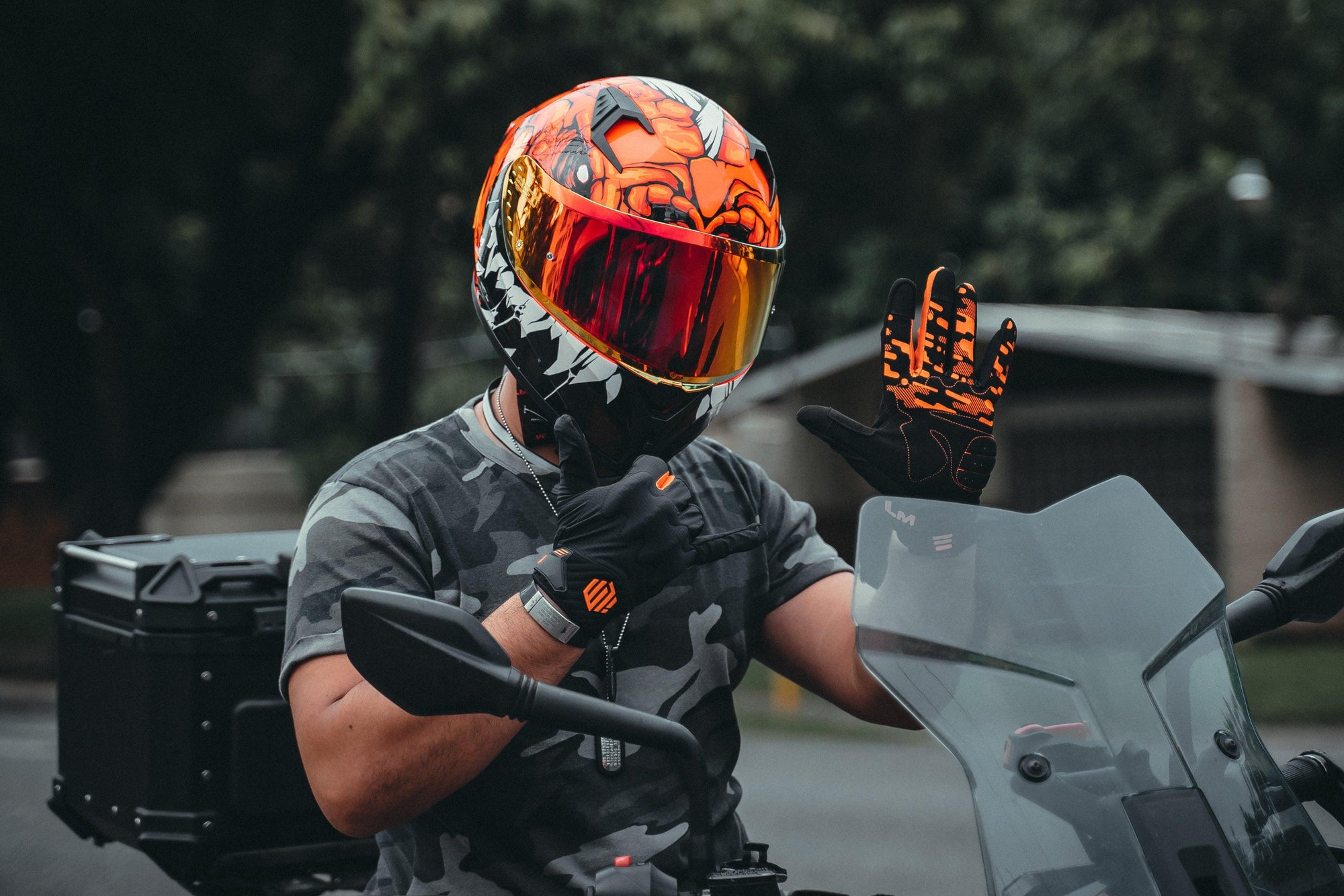 How to deal with motorcycle helmet hair ？